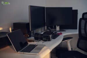 How to Arrange Monitors on Your Desk