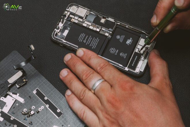 Phone Manufacturers Warn Against Third-Party Repairs
